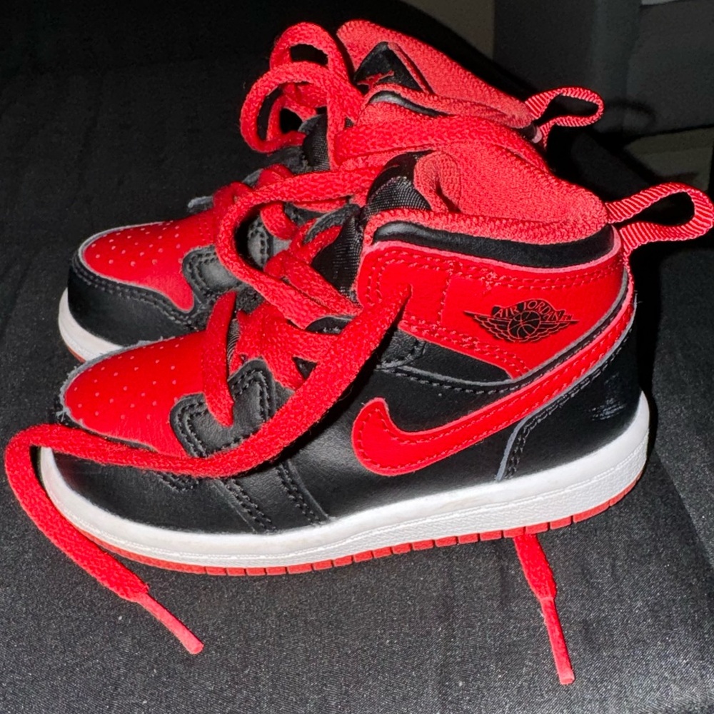 Worn Great condition Jordan 1’s Mid 6c